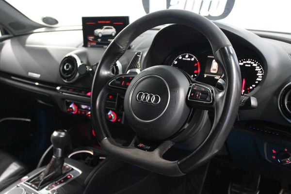 2016-Audi-RS3-Sportback-quattro image:11