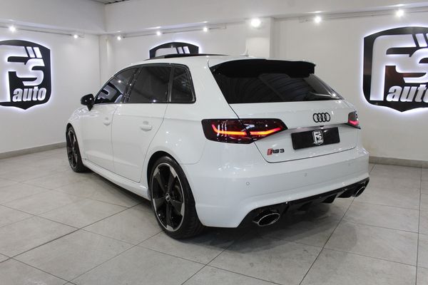 2016-Audi-RS3-Sportback-quattro image:3