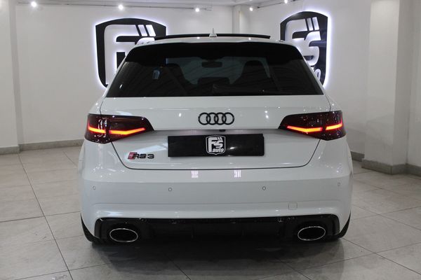 2016-Audi-RS3-Sportback-quattro image:4