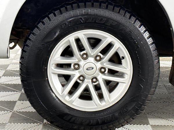 2012-Ford-Everest-30-TDCi-XLT image:4