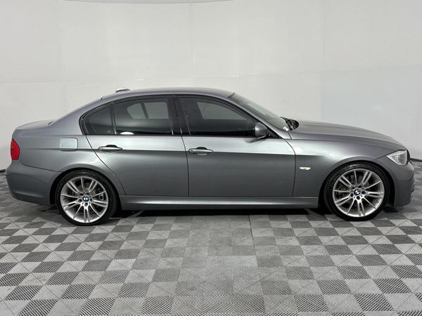 2010-BMW-3-Series-323i-M-Sport image:17