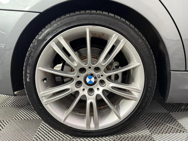 2010-BMW-3-Series-323i-M-Sport image:5