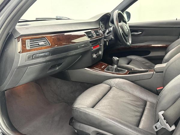 2010-BMW-3-Series-323i-M-Sport image:7