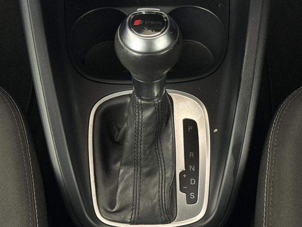 2013-Audi-A1-14-TFSI-3-dr-Attraction-Auto image:9