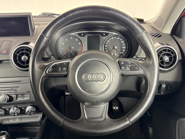 2013-Audi-A1-14-TFSI-3-dr-Attraction-Auto image:10
