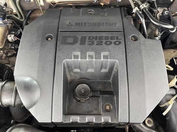 2002-Mitsubishi-Pajero-3200-DI-D-Auto-3-dr image:11