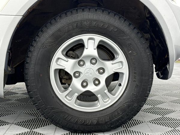 2002-Mitsubishi-Pajero-3200-DI-D-Auto-3-dr image:4