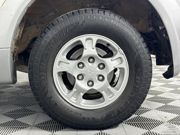 2002-Mitsubishi-Pajero-3200-DI-D-Auto-3-dr image:5