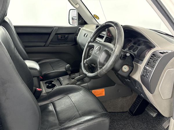 2002-Mitsubishi-Pajero-3200-DI-D-Auto-3-dr image:8