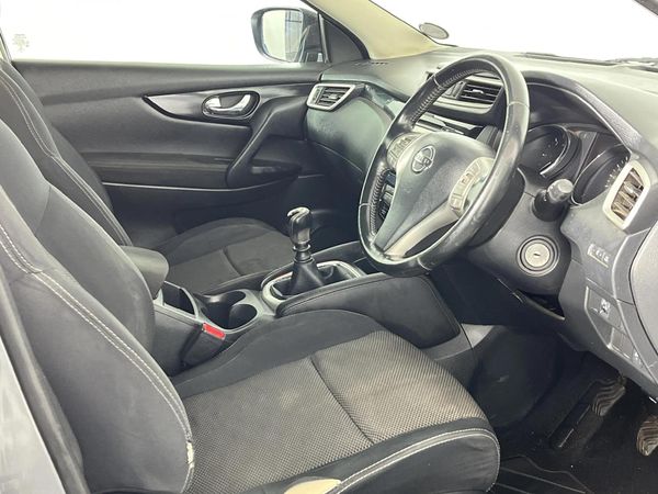 2015-Nissan-Qashqai-15-dCi-Acenta-Tech image:9