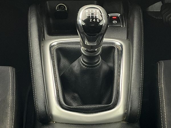 2015-Nissan-Qashqai-15-dCi-Acenta-Tech image:10