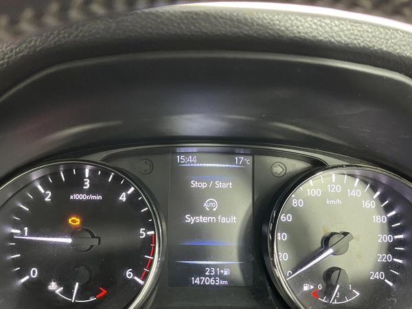 2015-Nissan-Qashqai-15-dCi-Acenta-Tech image:2