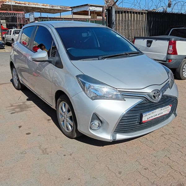 2015-Toyota-Yaris-13-5-dr image:1
