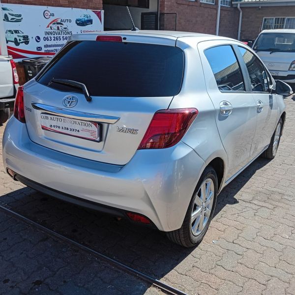 2015-Toyota-Yaris-13-5-dr image:3