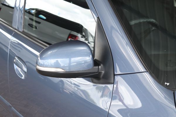 2014-Hyundai-i10-11-GLS-Motion image:12