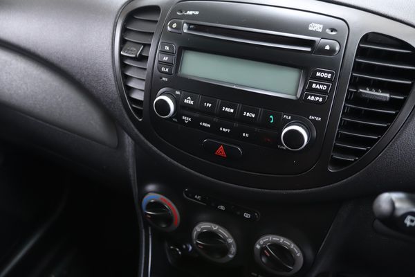 2014-Hyundai-i10-11-GLS-Motion image:14