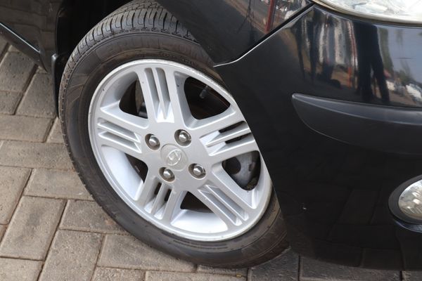 2010-Hyundai-i10-12-GLS image:9