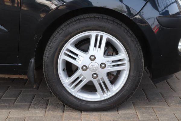 2010-Hyundai-i10-12-GLS image:10