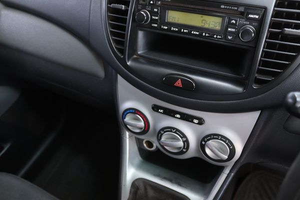 2010-Hyundai-i10-12-GLS image:15