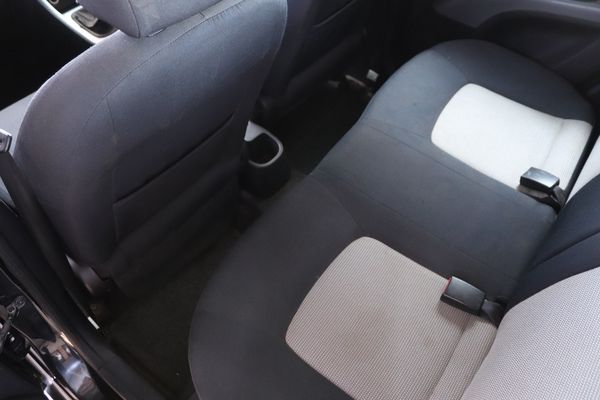 2010-Hyundai-i10-12-GLS image:20