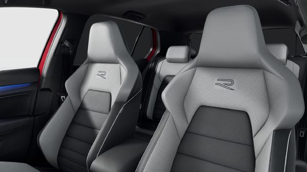 2026-Volkswagen-Golf-14-TSI-R-Line-Auto-110kw image:9