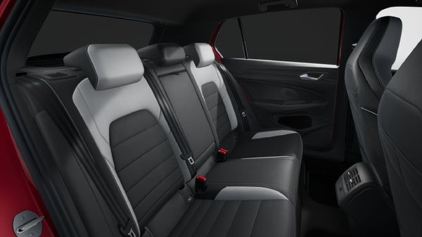 2026-Volkswagen-Golf-14-TSI-R-Line-Auto-110kw image:10