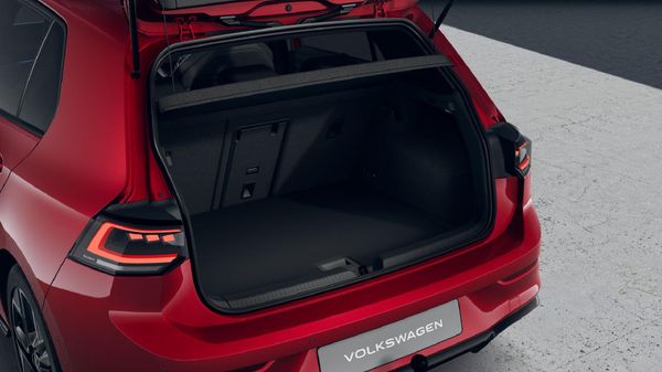 2026-Volkswagen-Golf-14-TSI-R-Line-Auto-110kw image:4