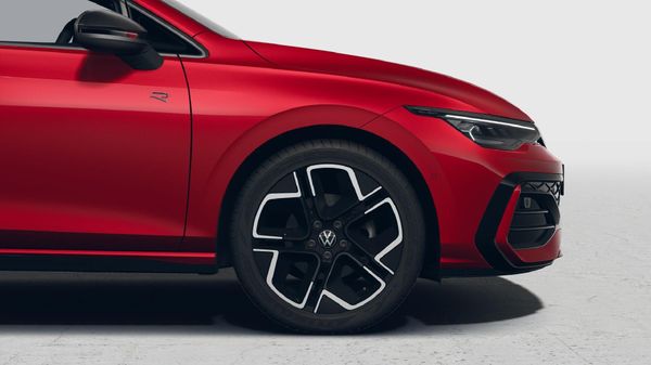 2026-Volkswagen-Golf-14-TSI-R-Line-Auto-110kw image:7