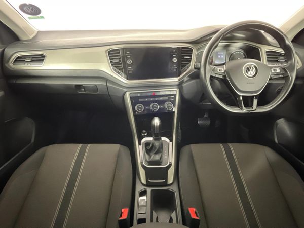 2021-Volkswagen-T-Roc-14-TSI-Design-Auto image:1