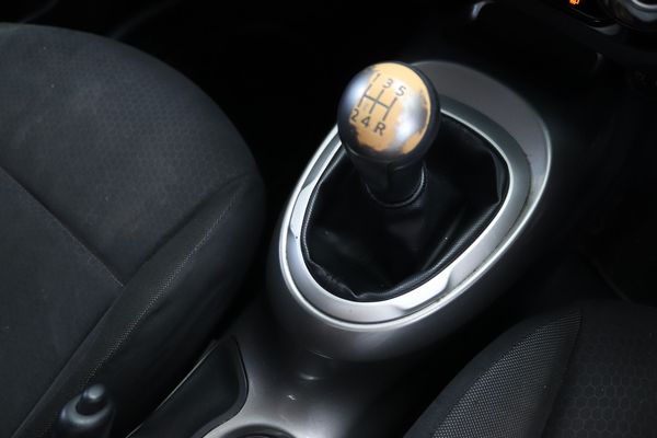 2014-Nissan-Juke-16-Acenta image:15