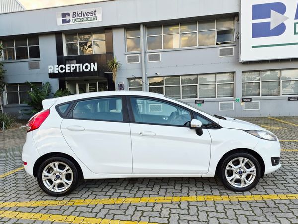 2015-Ford-Fiesta-10-EcoBoost-Trend-Auto-5-dr image:9