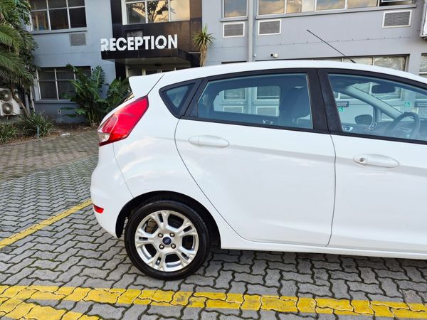 2015-Ford-Fiesta-10-EcoBoost-Trend-Auto-5-dr image:10