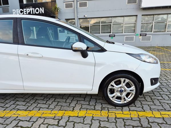 2015-Ford-Fiesta-10-EcoBoost-Trend-Auto-5-dr image:11