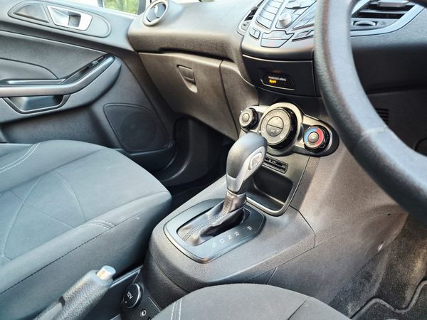 2015-Ford-Fiesta-10-EcoBoost-Trend-Auto-5-dr image:15
