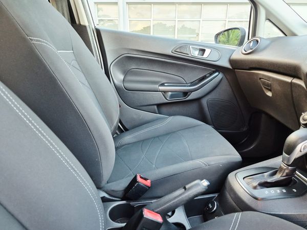 2015-Ford-Fiesta-10-EcoBoost-Trend-Auto-5-dr image:16