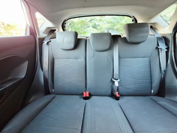 2015-Ford-Fiesta-10-EcoBoost-Trend-Auto-5-dr image:18
