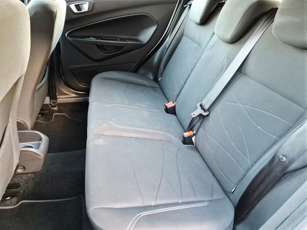 2015-Ford-Fiesta-10-EcoBoost-Trend-Auto-5-dr image:25
