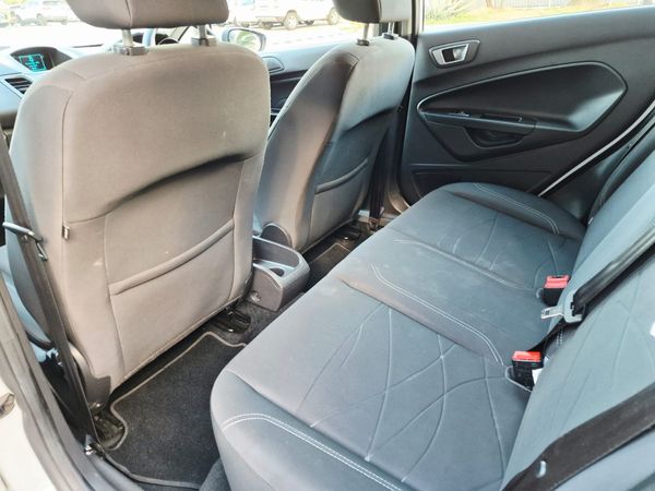 2015-Ford-Fiesta-10-EcoBoost-Trend-Auto-5-dr image:27
