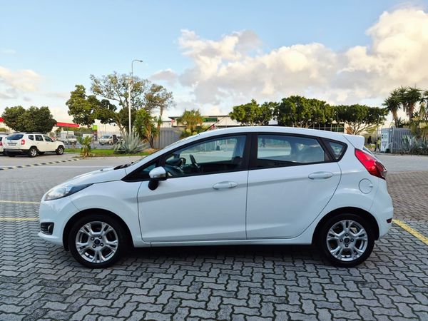 2015-Ford-Fiesta-10-EcoBoost-Trend-Auto-5-dr image:3