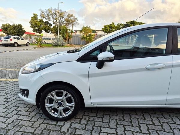2015-Ford-Fiesta-10-EcoBoost-Trend-Auto-5-dr image:4