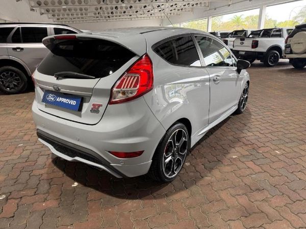 2017-Ford-Fiesta-ST-200-16-EcoBoost-3-dr image:5