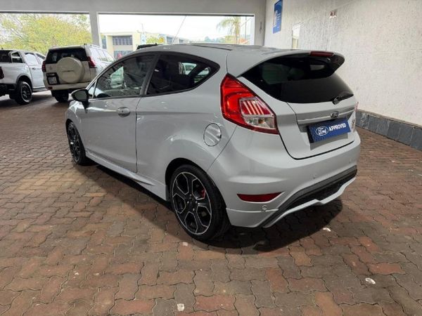 2017-Ford-Fiesta-ST-200-16-EcoBoost-3-dr image:7
