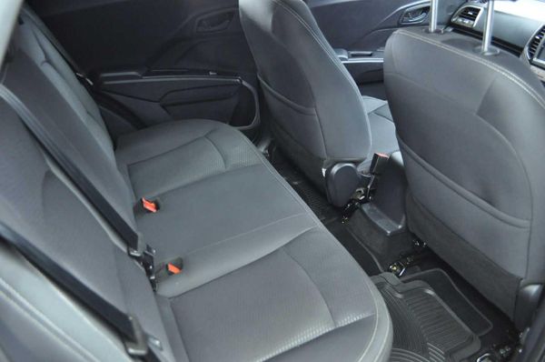 2024-Mahindra-XUV-300-15D-W6 image:18
