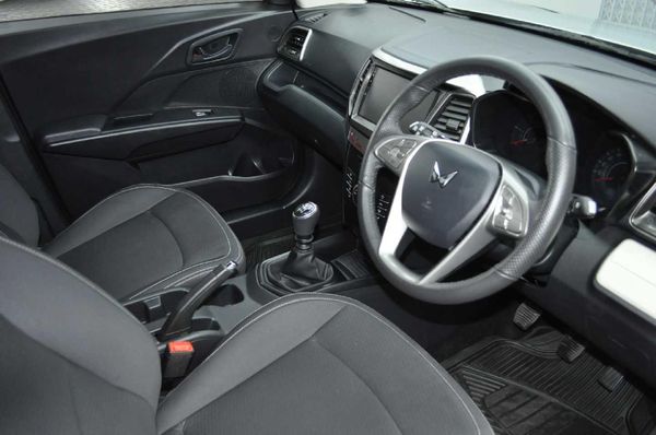2024-Mahindra-XUV-300-15D-W6 image:19