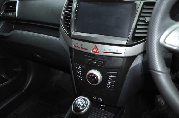 2024-Mahindra-XUV-300-15D-W6 image:20