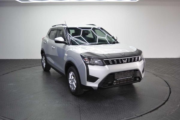 2024-Mahindra-XUV-300-15D-W6 image:3