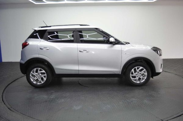 2024-Mahindra-XUV-300-15D-W6 image:5