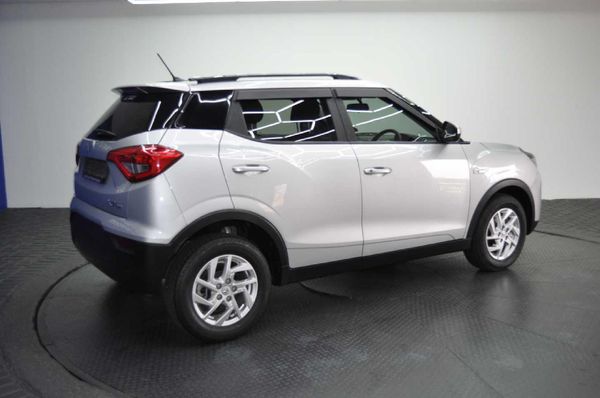 2024-Mahindra-XUV-300-15D-W6 image:6