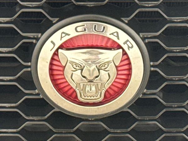 2017-Jaguar-XE-20-R-Sport-Auto-P250-SE image:11