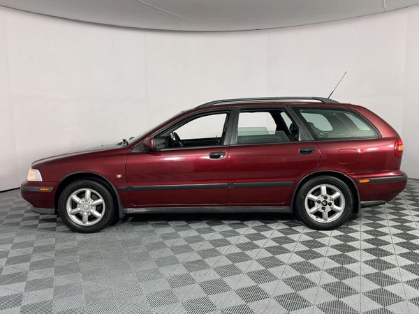 1998-Volvo-V40-20 image:9